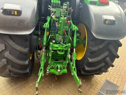 John Deere 6215R