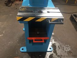 Hidralmac 15 T Einständerpresse