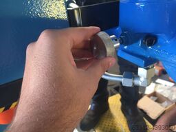 Hidralmac 15 T Einständerpresse