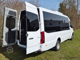 MERCEDES-BENZ 519  Allrad 4 x 4 Lagerfahrzeug Stock 20 Sitzer