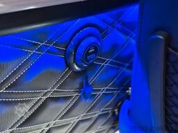 MERCEDES-BENZ 519  Allrad 4 x 4 Lagerfahrzeug Stock 20 Sitzer