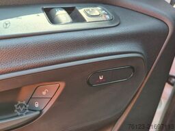 MERCEDES-BENZ 519  Allrad 4 x 4 Lagerfahrzeug Stock 20 Sitzer