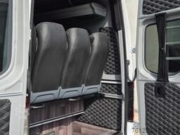 MERCEDES-BENZ 519  Allrad 4 x 4 Lagerfahrzeug Stock 20 Sitzer