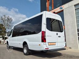 MERCEDES-BENZ 519  Allrad 4 x 4 Lagerfahrzeug Stock 20 Sitzer