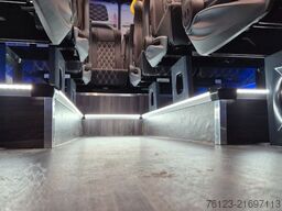 MERCEDES-BENZ 519  Allrad 4 x 4 Lagerfahrzeug Stock 20 Sitzer