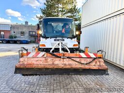 Unimog U400 mit Bitumspritze Breining + Besen