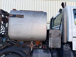 Unimog U400 mit Bitumspritze Breining + Besen