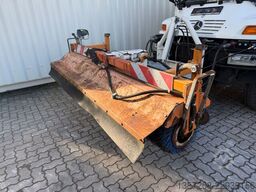 Unimog U400 mit Bitumspritze Breining + Besen