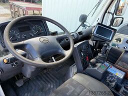 Unimog U400 mit Bitumspritze Breining + Besen