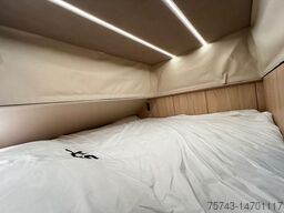  STX Trailer  3-4 Pferde Wohnung, Dusche WC,