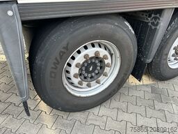 Schmitz Cargobull SCB S3B / Box Trailer / 2x Liftas / APK TUV 09-26