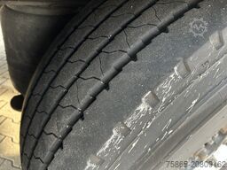 Schmitz Cargobull SCB S3B / Box Trailer / 2x Liftas / APK TUV 09-26