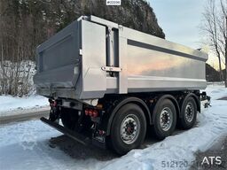  Ovox triple-axle trailer