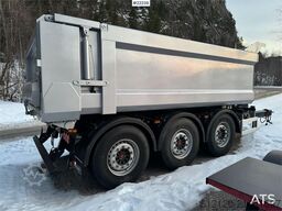  Ovox triple-axle trailer