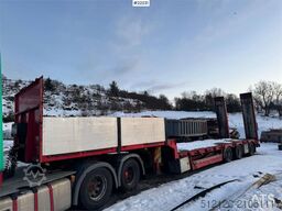 Istrail machine semi-trailer with hydraulic loading ramps