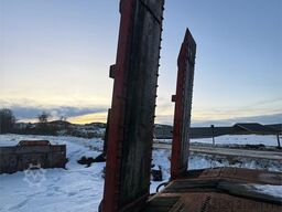 Istrail machine semi-trailer with hydraulic loading ramps