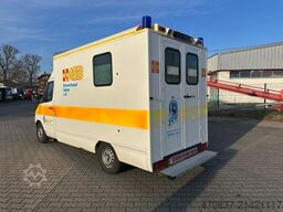 MERCEDES-BENZ Sprinter 313 RTW / Trage /