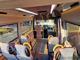 MERCEDES-BENZ 3 x Lagerfahrzeug Bürgerbus Niederflur 9 Sitze