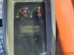 Hitachi ZX220LC (Abu Dhabi)