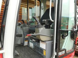 Takeuchi TB 235 mit POWERTILT