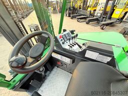 Combilift C4000CB TRIPLEX 5200MM FREE-LIFT TOP 1