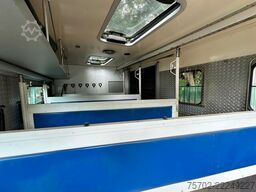 Mercedes-Benz Atego 1023 4 Pferde + Kiste Wohnung