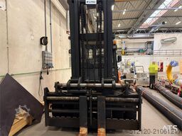 Maximal FD100T-MWL3 10-ton fork lift truck as a repair obj