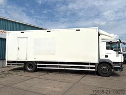 MAN TGM 18.250 BL WITH PLYWOOD CLOSED BOX AND LOADI...
