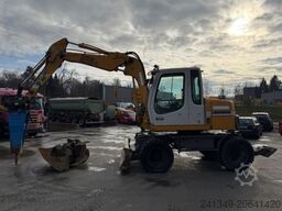 LIEBHERR 309 Litronic Spitzhammer/ 2xSchaufeln