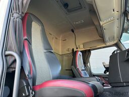 Volvo FM 370 Globetrotter / 827 dkm / 2 Tanks / Full ...