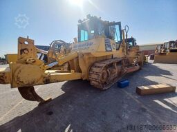 Komatsu D155A-6R (4 pcs available in Abu Dhabi)