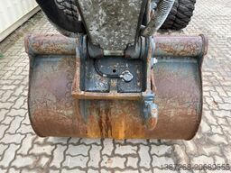 LIEBHERR A914 Compact / 2017 BJ / 9.979 H / OilQuick