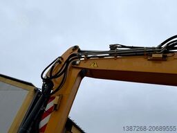 LIEBHERR A914 Compact / 2017 BJ / 9.979 H / OilQuick