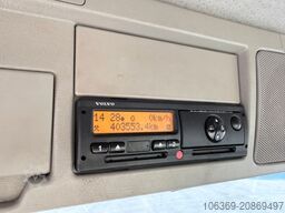 VOLVO FM 330 4x2 7,7 m Curtainsider and Taillift