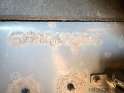 VOLVO FM 330 4x2 7,7 m Curtainsider and Taillift