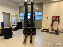 Toyota 8FBEKT18 electric forklift