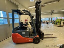 Toyota 8FBEKT18 electric forklift