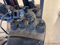 Toyota 8FBEKT18 electric forklift