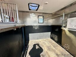 Isuzu N62.150 2 Pferde, 7 eingetragene Sitzplätze