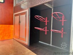 Isuzu N62.150 2 Pferde, 7 eingetragene Sitzplätze