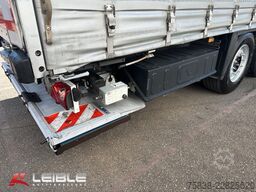 SCHMITZ CARGOBULL SCS Tautliner mit LBW / Ladebordwand Bär 2t
