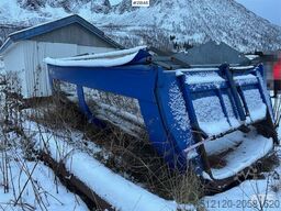 GMI Asphalt tub w/ guillotine hatch.