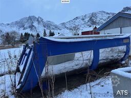 GMI Asphalt tub w/ guillotine hatch.