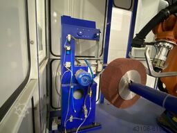 Schleifzelle mit Roboter Kuka KR 180