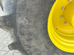 John Deere 6R215