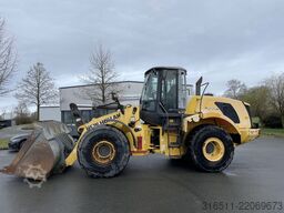 New Holland W270B