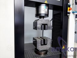 Instron 4507 Universalprüfmaschine 200 kN