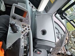 Ufkes 962/25 / Valtra S374 / nur: 1.980h!