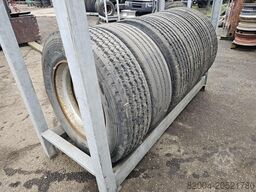MICHELIN 275/70 R 22.5 ON RIM