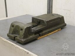 unbekannt Spannweite  208 mm